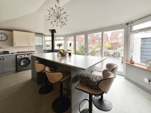 Kitchen/Diner- click for photo gallery